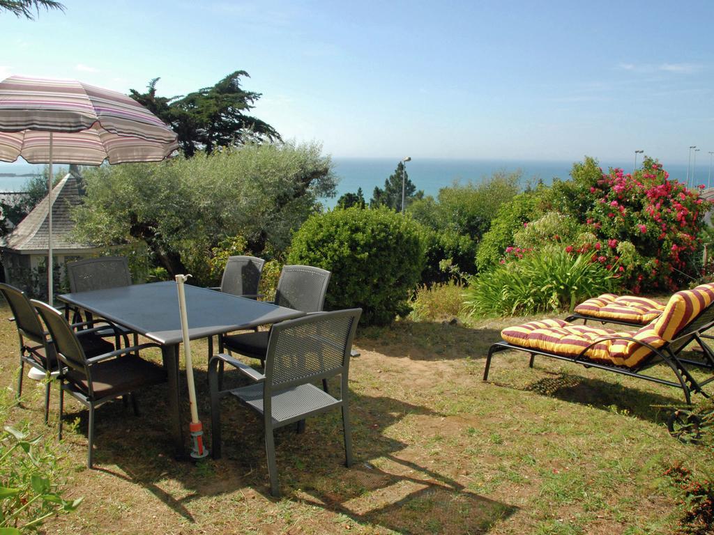 Beautiful Holiday Home With Sea View In Erquy Room photo